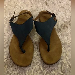 Gently used White Mountain sandals!